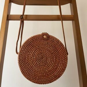Basket weave circle purse